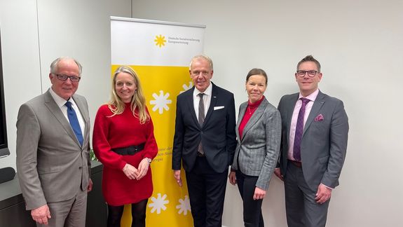 Vertreterinnen und Vertreter von FUK und GUV OL besuchen Ilka Wölfe, Direktorin der Europavertretung der Deutschen Sozialversicherung (DSV)