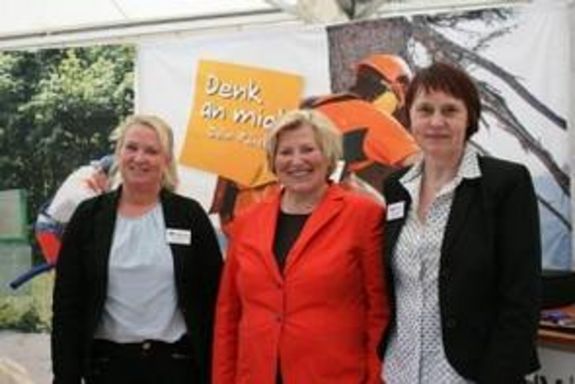 Foto von Britta Neteler (GUV OL), Sozialministerin Cornelia Rundt und Heike Kuck (GUV OL)