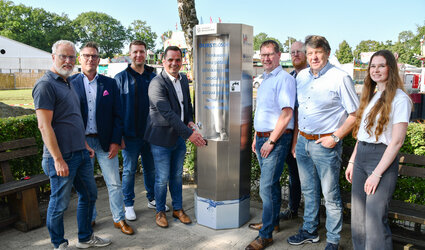 Den neuen Wasserspender testeten Volker Lampe, Henning Wolff, Jan Große Bley, Kristian Kater, Rolf Wichmann, Marktmeister Carsten Thöle, Josef Dödtmann und Melissa Sprengel (Marktwesen Stadt Vechta). 