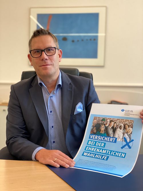 Henning Woff, Fachbereichsleiter Rehabilitation & Entschädigung und stv. Geschäftsführer weist auf den Versicherungsschutz hin
