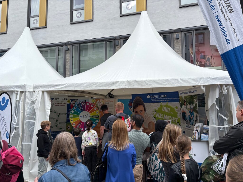 Info- und Beratungsangebot am Stand der öffentlichen Unfallversicherungsträger Niedersachsens