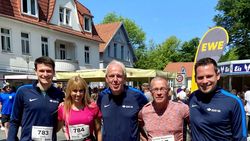 Beim Lauf dabei sind Louis Langkrär, Julia Lüneberg, Michael May, Jörg Kreikebohm und Christian Mesenbrink