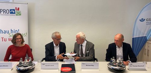 Der Präventionsrat Oldenburg bei der Unterzeichnung der Resolution Gewalt gegen Einsatzkräfte der Gesetzlichen Unfallversicherung