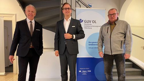 Das Foto zeigt Michael May, Geschäftsführer, Stephan Siefken, neuen Vorstandsvorsitzenden und Michael Ramke, Mitglied des Vorstands als Vertreter der Versicherten des GUV OL 