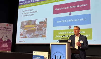 Henning Wolff, stv. Geschäftsführer des GUV OL, informiert übe gesetzlichen Unfallversicherungsschutz für Ersthelfende