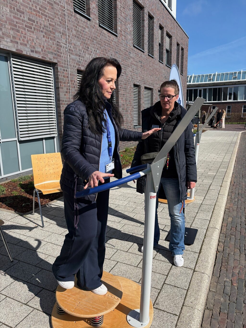 Dr. Silke Sell in Aktion unter Anleitung von Lilian Mäsker, GUV OL 