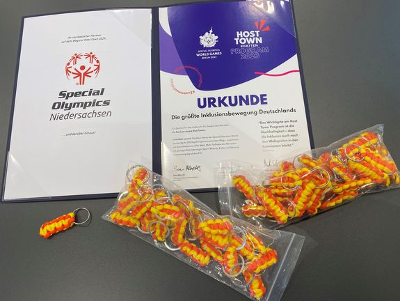 Host Town Urkunde und Schlüsselbänder