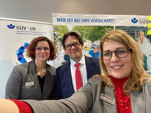 Selfie der Standbesetzung Sabrina Marnitz, Peter Schöps und Johanna Verse 