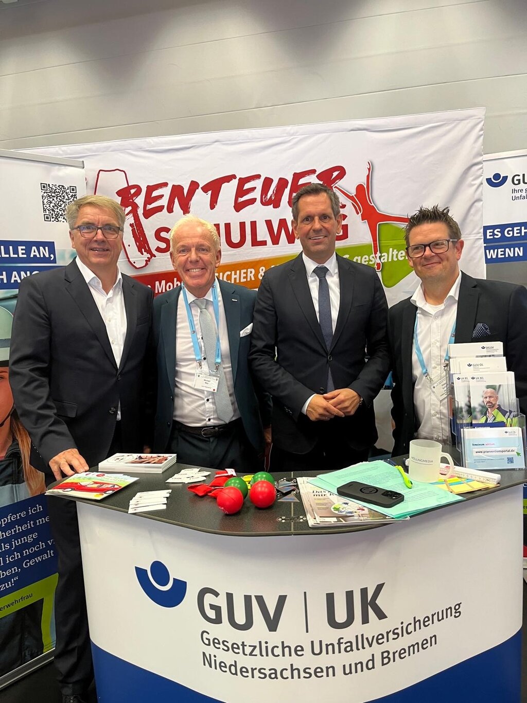 Ministerpräsident Olaf Lies, Oberbürgermeister Jürgen Krogmann & Geschäftsführer Michael May am Stand des GUV Oldenburg
