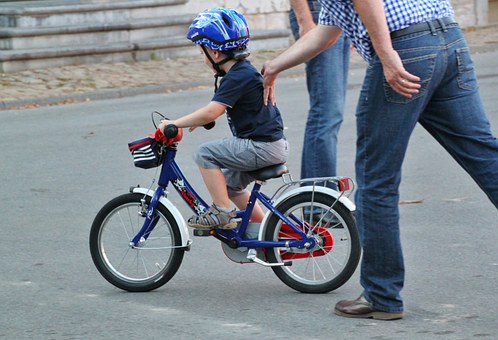 Kind auf Fahrrad