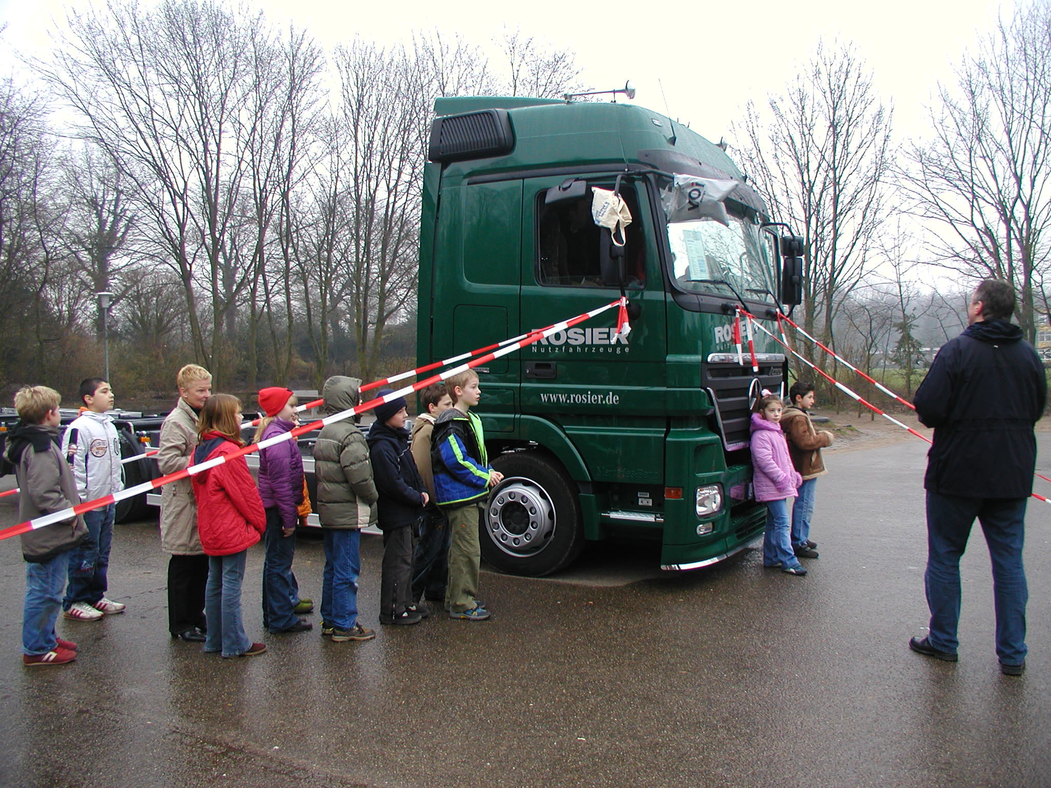 Kinder im toten Winkel am LKW
